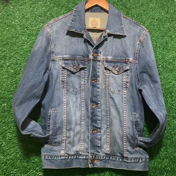 Lucky Women’s Jean Jacket 🍀🔥 - Picture 4 of 10